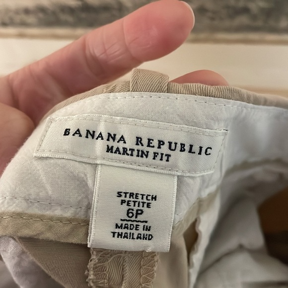 Banana Republic size 6P Martin Fit Khaki Color Mid-rise 10.5” Inseam Shorts - Picture 9 of 11